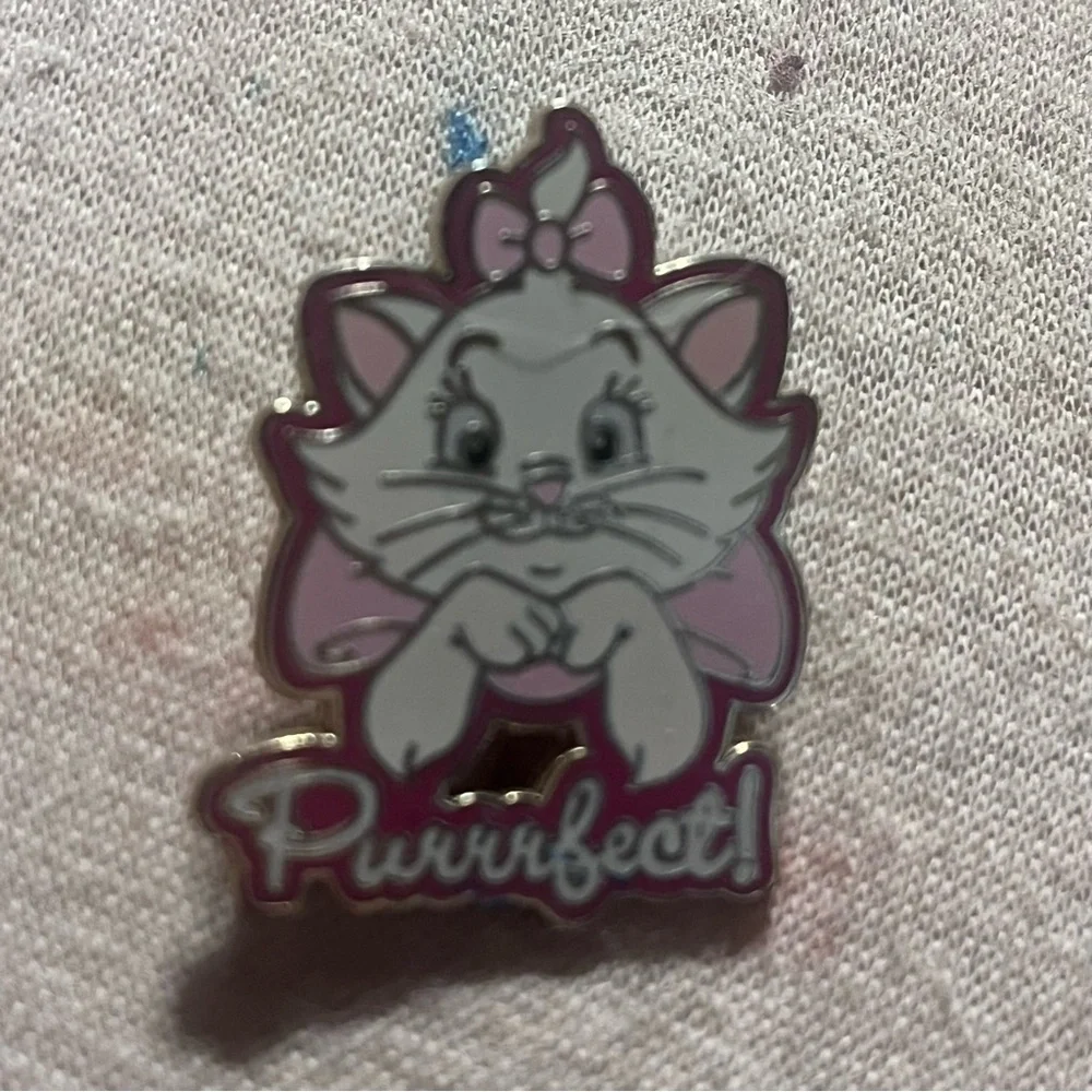 Assorted Pins Set - Picture 5 of 6